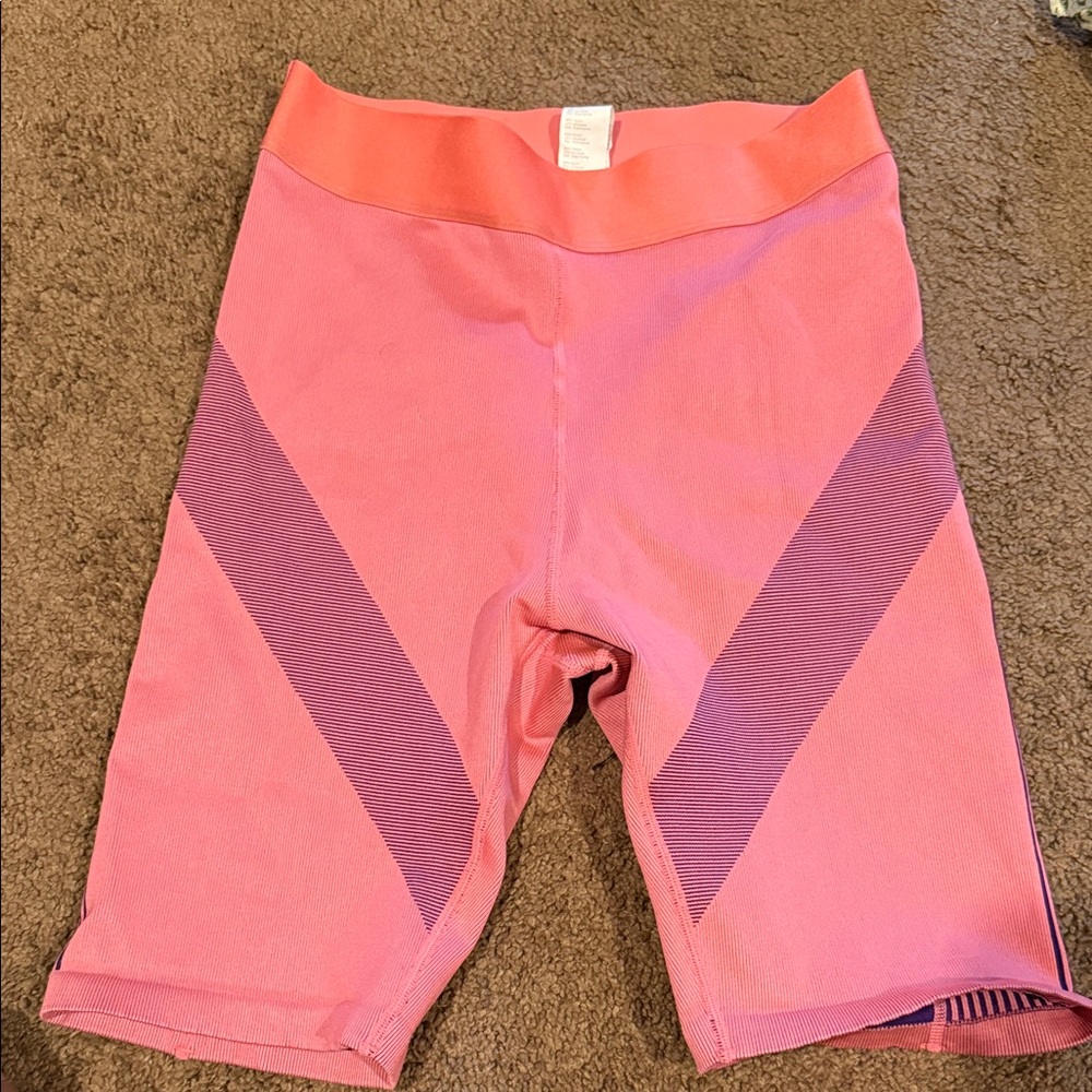 Used-Fabletics shorts with back pocket